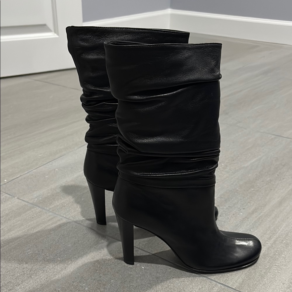 Kenneth Cole Black Heeled Soft Leather Boots Sleek and Stylish size 6 1/2 M